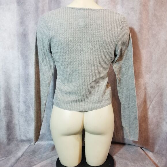 Socialite Grey Button Down Top Size Small - Picture 3 of 5